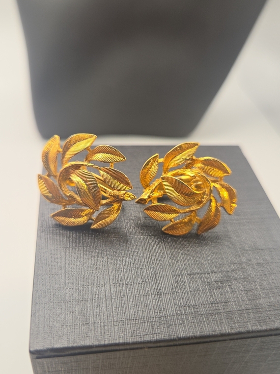 Napier Jewelry - Vintage Napier Gold Leaf Cluster Clip-On Earrings - Women Jewelry